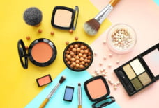 USE OF COSMETIC TRUTHLY TO NOT SKIN THE SKIN